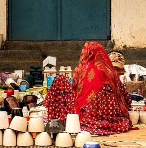 Lady-making-pottery