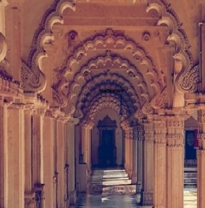 Arch-in-monument