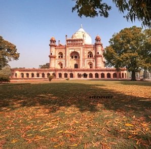 Monument-in-park